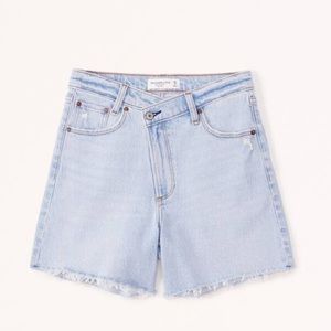 Abercrombie & Fitch High Rise Dad Short, Size 2 Light Wash